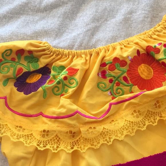 Mexican traditional off the shoulder blouse - Picture 2 of 5